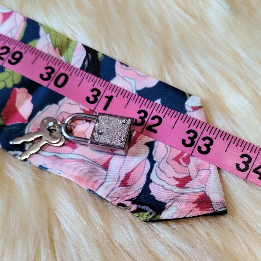 Floral Scarf and Lock and Key Set - Picture 4 of 4